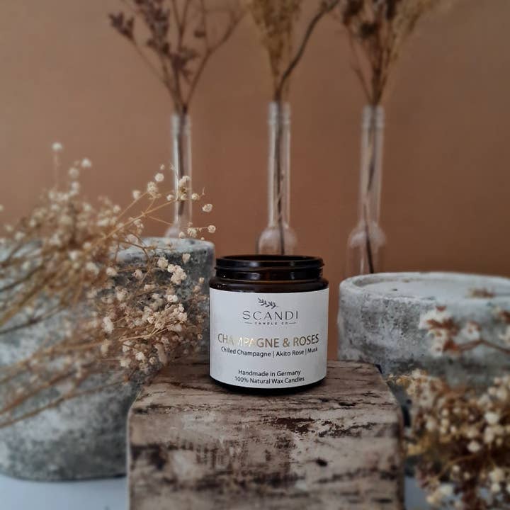 Champagne e rose per la vendita all'ingrosso da parte di Scandi Candle Co.