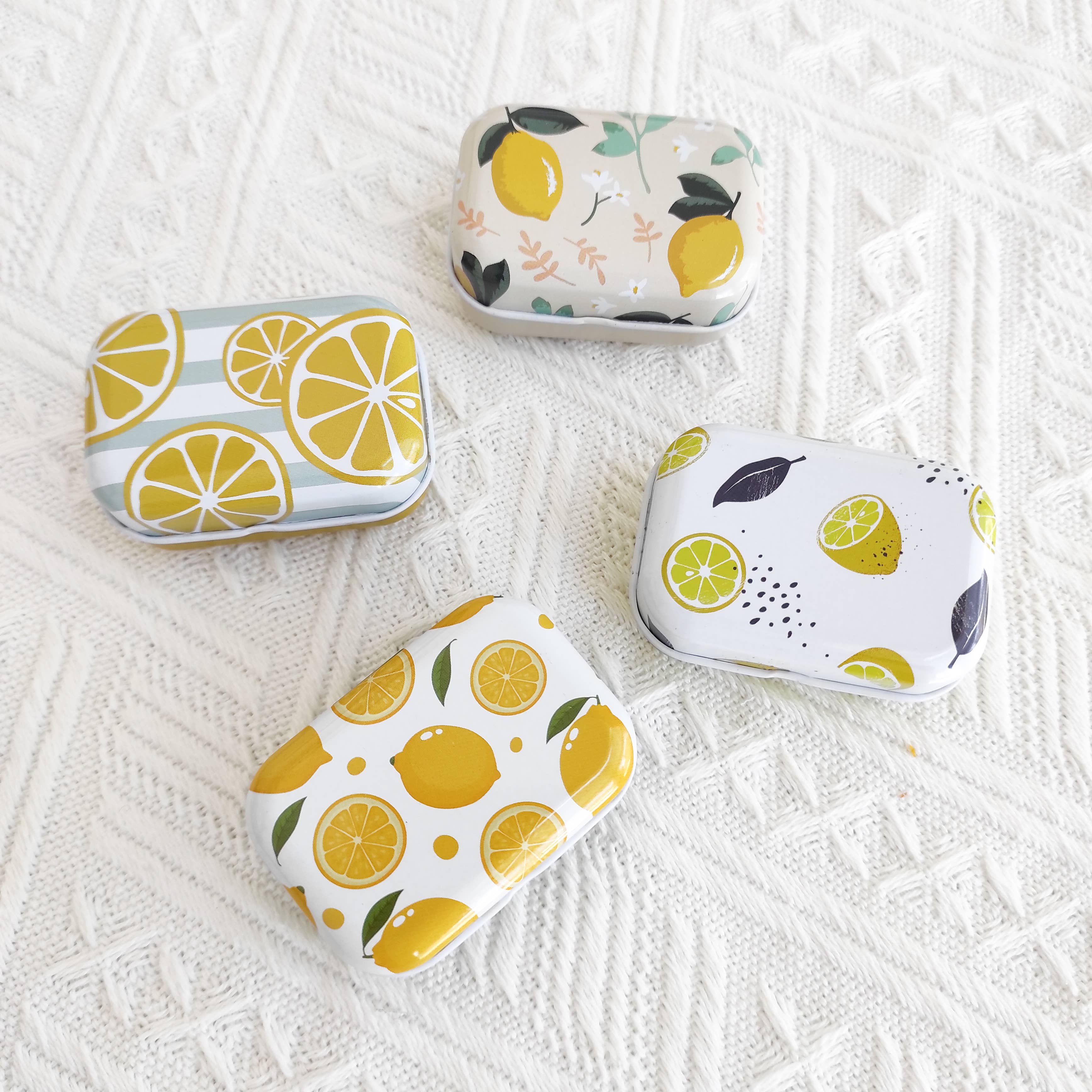 SChandworks - Wholesale Embroidery/Cross Stitch Supplies - Small Magnetic Needle Case 14