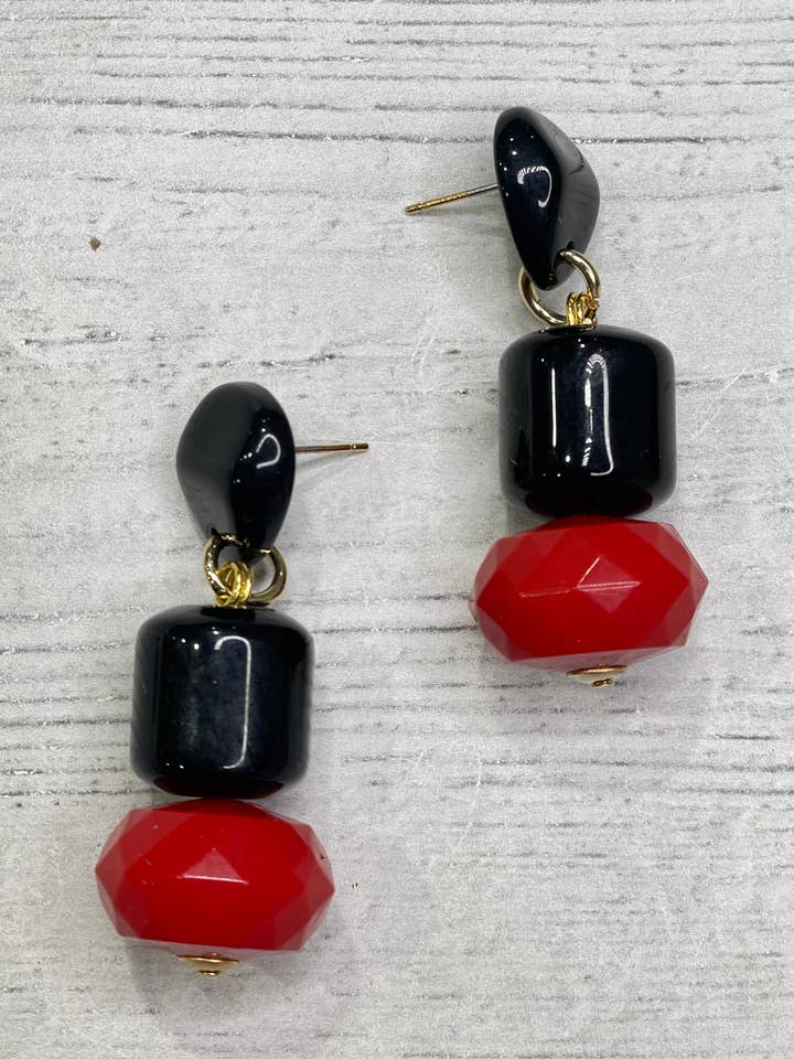 Alisha.D — Brincos de tacha pretos e vermelhos, feitos em Itália por atacado de LIOR / ALISHA D