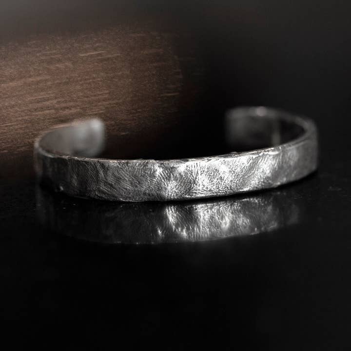 Pulsera de puño con textura de huella dactilar para venta al por mayor de NicolasAmbrosio