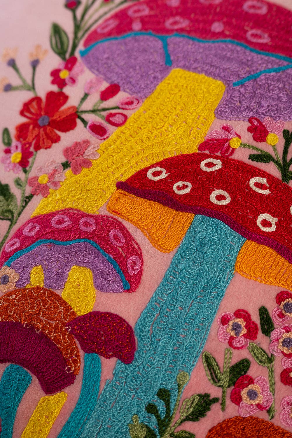 Ian Snow Ltd - Vendita all'ingrosso Cuscini per sedie - Copricuscino rosa con ricamo di funghi5