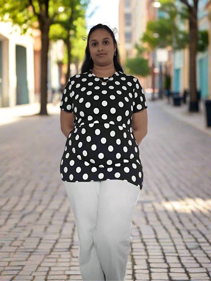 T-shirt d'allaitement à pois noir et blanc pour la vente par Mamma | Maternity & Nursing Wear