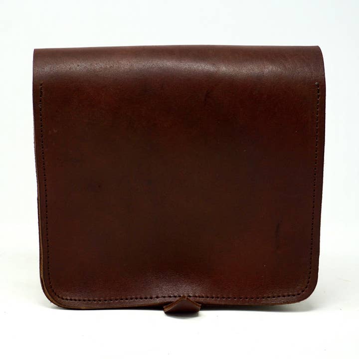 Kleine leren crossbody tasje – unisex Jessie tas in donkerbruin voor wholesale door Artisan Stories