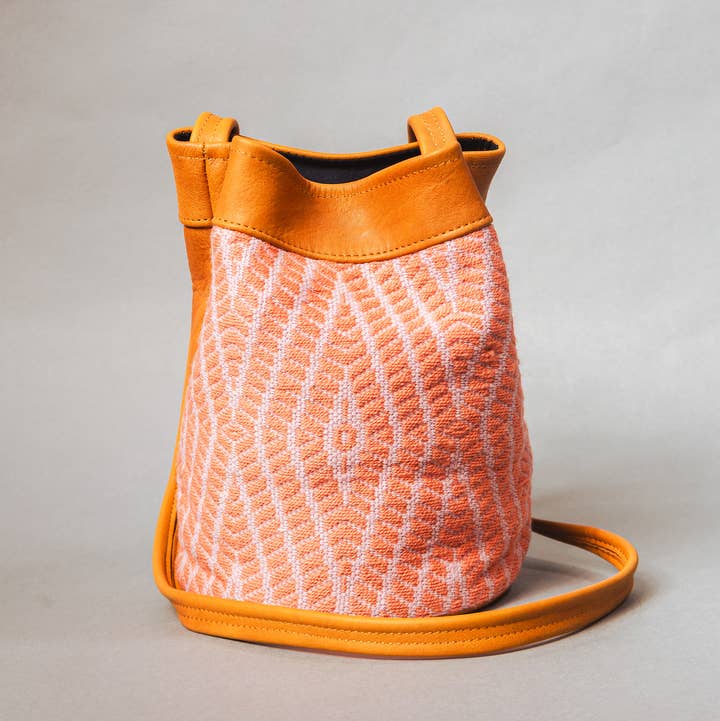Awamaki - Wholesale Crossbody Bag - Women's - Woven Bucket Bag1