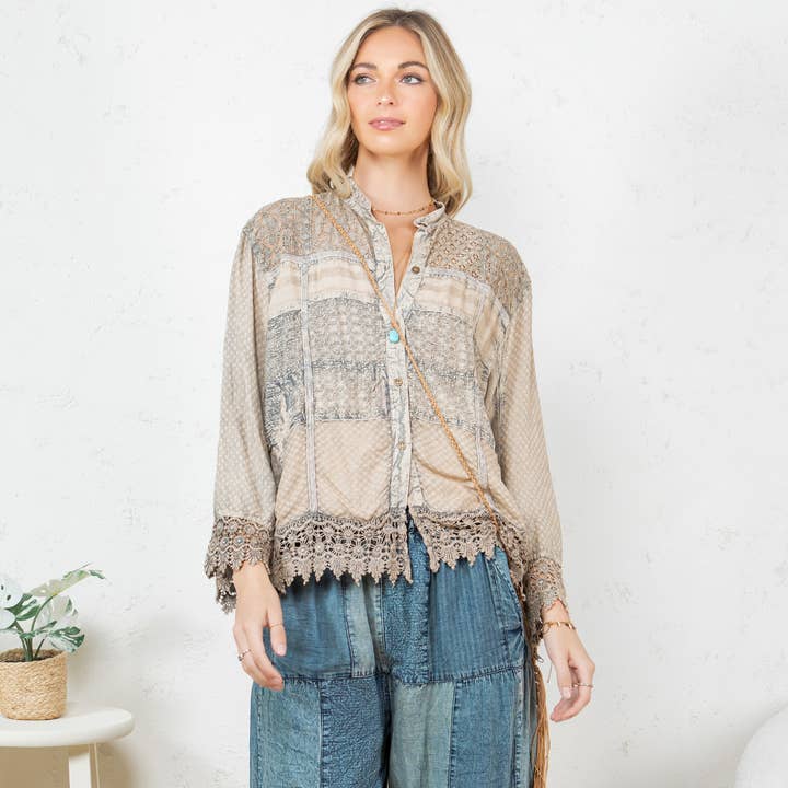 Latte Chaqueta de encaje chic con botones de concha blanca de venta al por mayor en Faire1