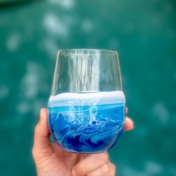 Artful Nests - Wholesale Wine Glass - Resin Wave Stemless Wine Glass - Beach Glassware2
