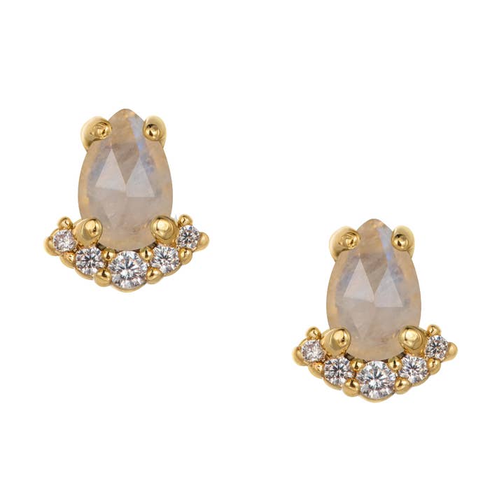 Stella Moonstone Studs for engroshandel hos Heilo Jewelry