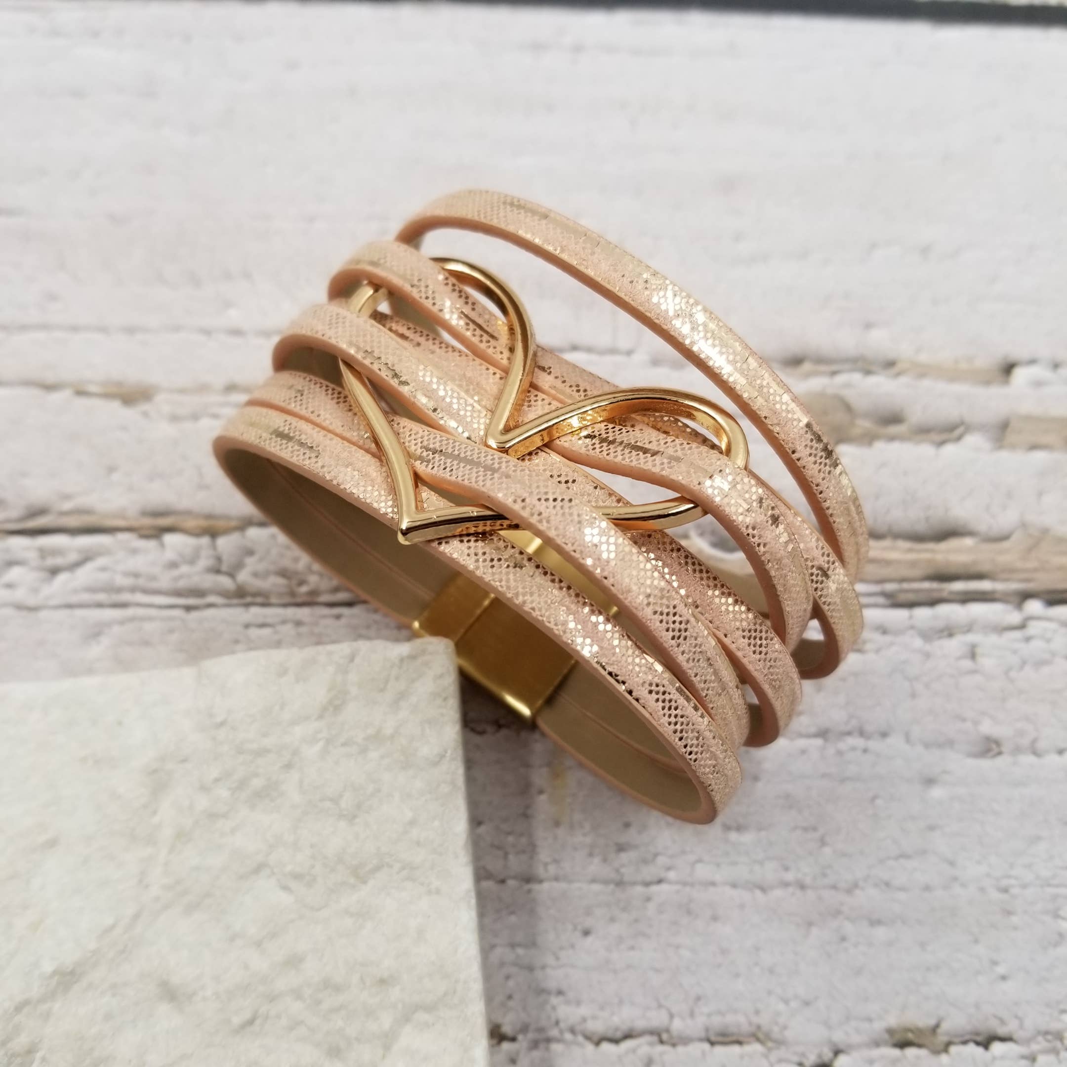 Treasure Wholesale - Wholesale Bangle Bracelet - Multi Layer Leather Heart Magnetic Buckle Bracelet3