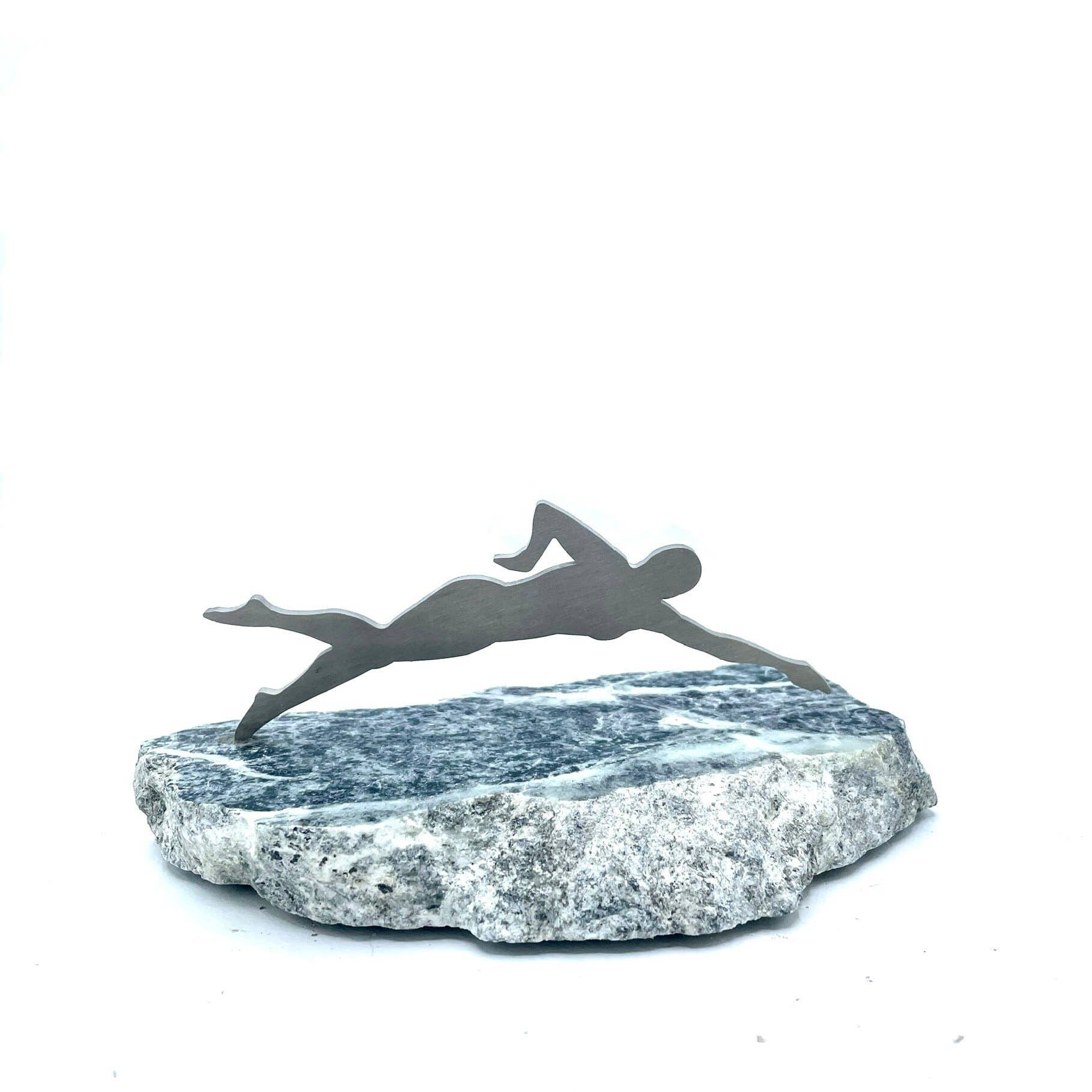 Vermont Rocks! - Vendita all'ingrosso Scultura - Scultura nuotatrice in pietra e acciaio inossidabile. Questi potrebbero essere trofei o un'ispirazione visiva per continuare a nuotare. Vermont Rocks!0