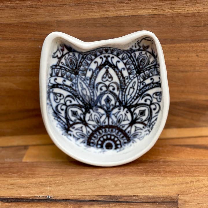 Plato para golosinas para mascotas, cuenco de porcelana para gatos, cuenco pequeño, cuenco hecho a mano, regalo para gatos para venta al por mayor de Chrys' Porcelain