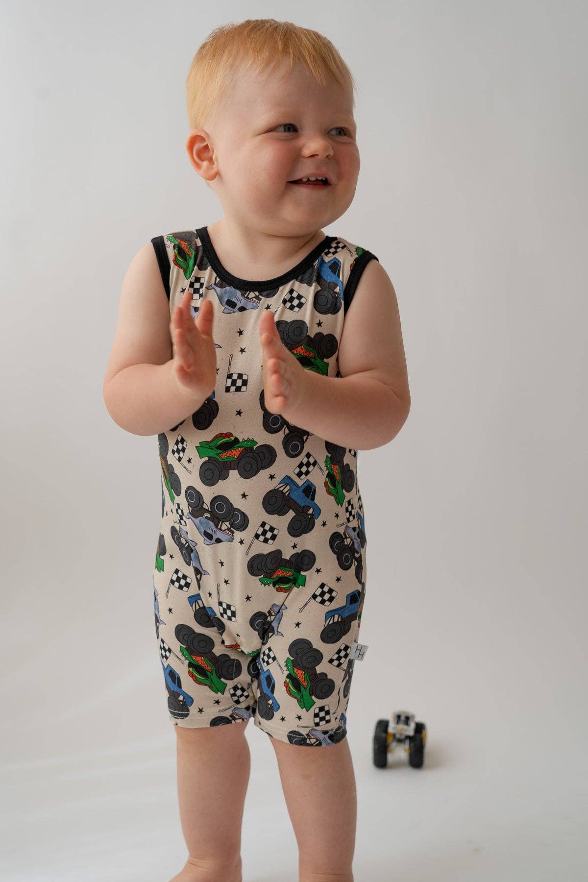 House of Henry – Großhandel Strampler – Baby – Monster-Truck-Shorty-Tank-Overall0