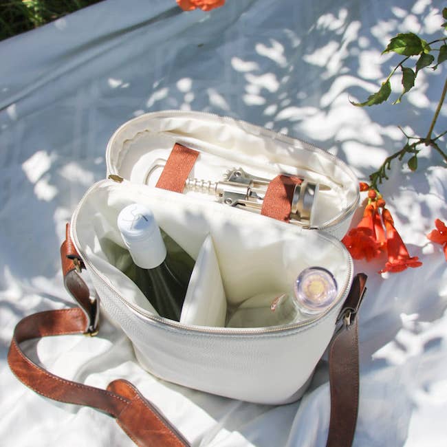 mb greene - Wholesale Wine Tote - Wine Tote in Pebble Grain1