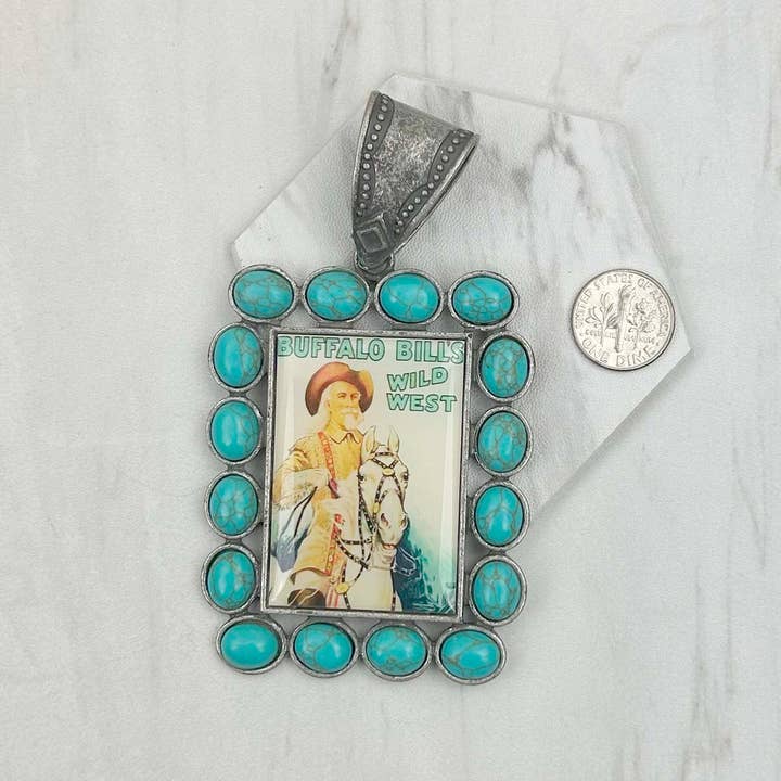 Pendentif en forme de bec de buffle triangulaire en métal argenté avec pierre bleue turquoise PD231210SL-53 pour la vente par Western Elite Jewelry