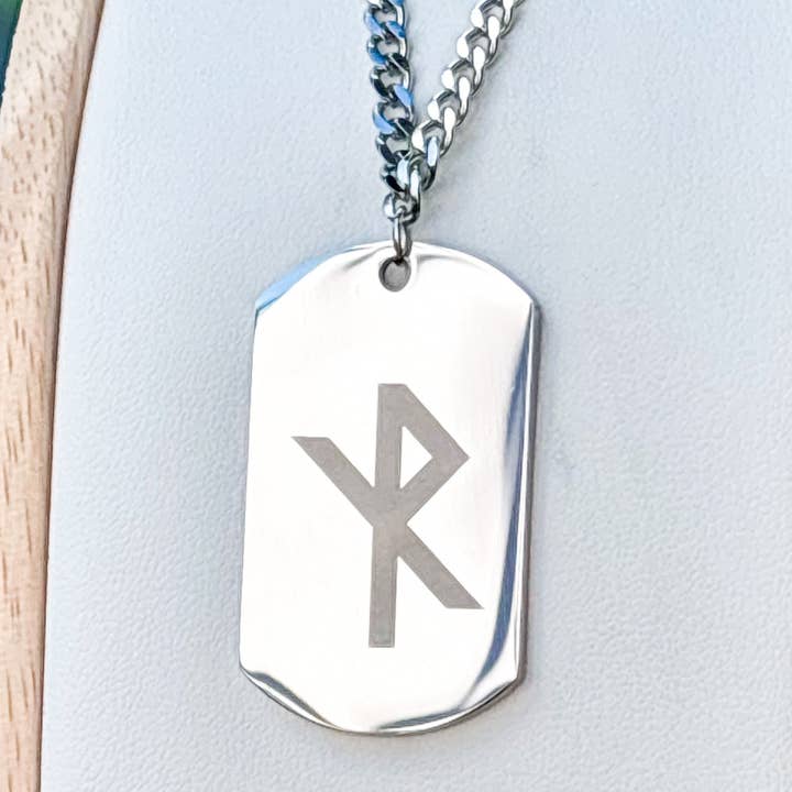 Pendentif collier plaque militaire - rune unique - voyage sûr soldat - Acier inoxydable pour la vente par Arthousefern