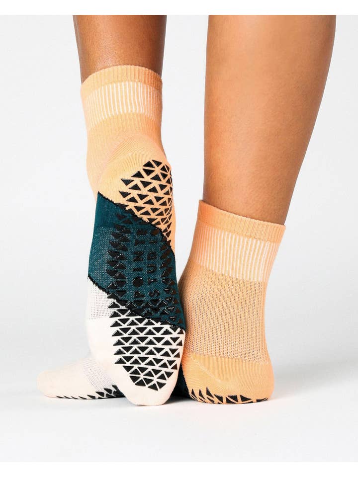 Mohnblume Damen Knöchel-Socken mit Chevron-Streifen und Anti-Rutsch-Sohle – Baumwollmischung für Pilates & Barre für den Großhandel auf Faire1