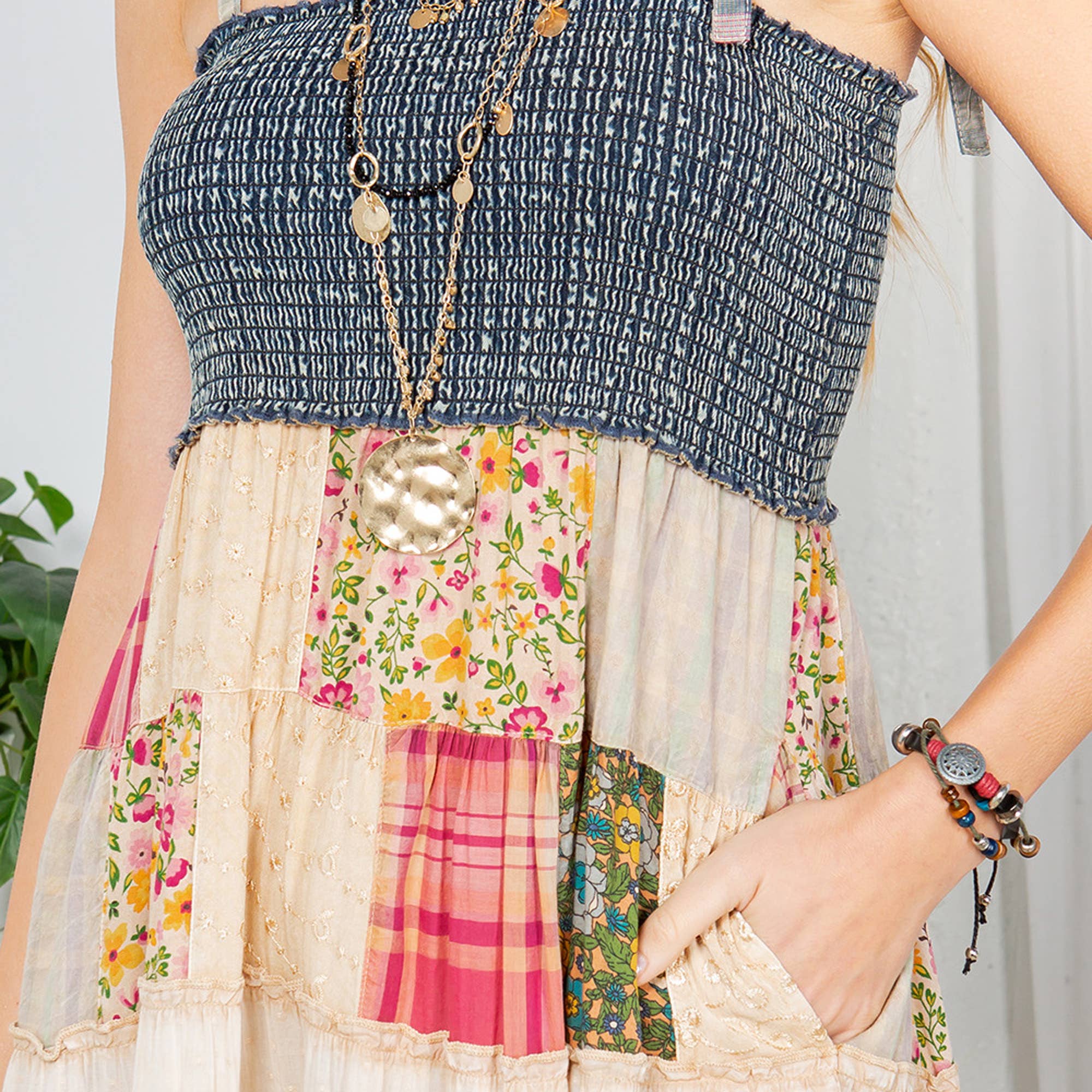 Young Threads - Vendita all'ingrosso Vestito - Donna - Prendisole affumicato patchwork Essential Boho estivo in denim blu4