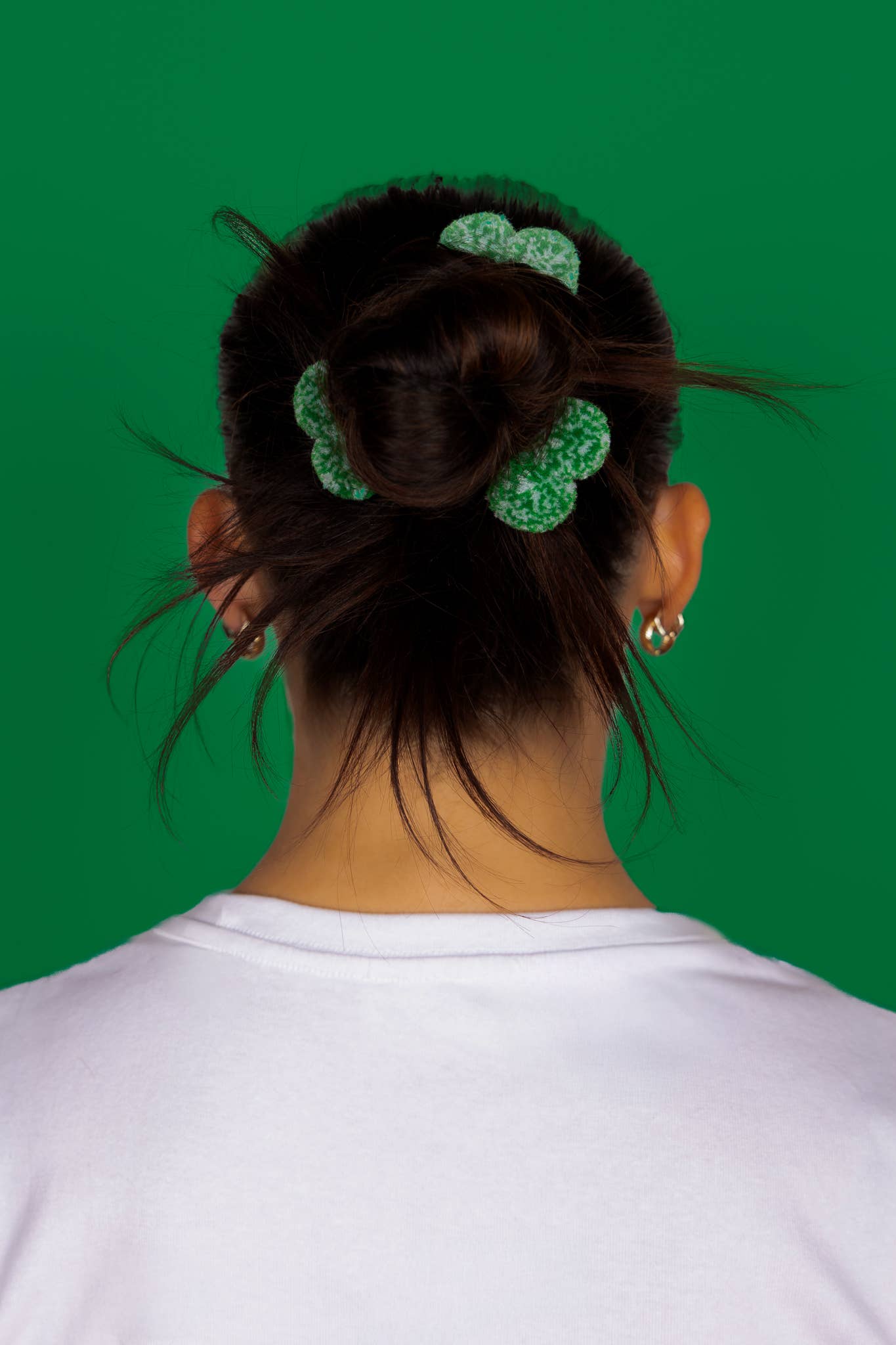 Double Pom – Elástico para cabelo - Mulher por atacado – Elástico de Cabelo com Duplo Pompons de Confetti Verde Kelly 3-Unidades2