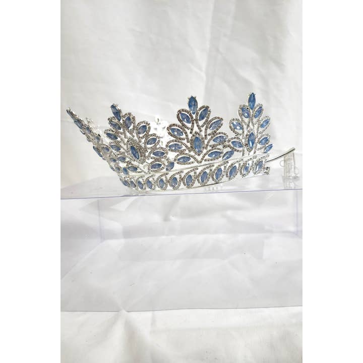 Chicas - Wholesale Tiara - Women's - One Size Fits All Metal Tiara With Rhinestones. HT93712