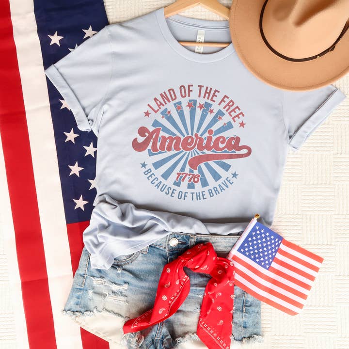 Trendznmore - Modern Graphic Apparel – Engroshandel T-shirt med print - Dame – Retro Land of the Free Patriotic T-shirt3