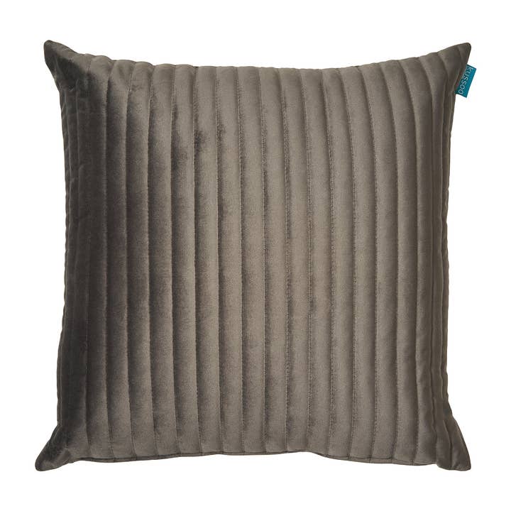 Kussoo – Großhandel Zierkissen – Kissen Samt gestreift warmgrau 50x50 cm