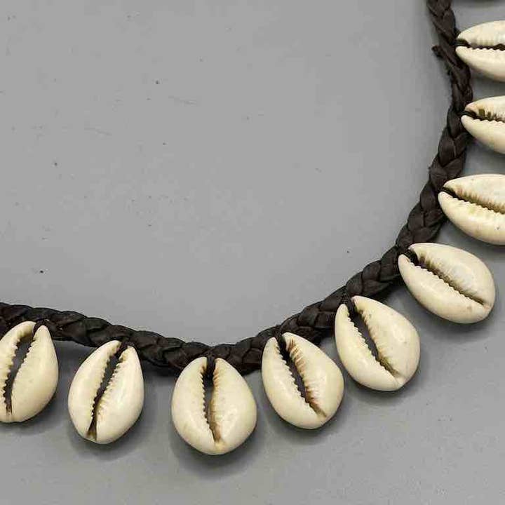 The Niger Bend - Wholesale Choker/collar - Hanging Cowrie Shell Braided Black Leather Clasp Choker Necklace - Mali1