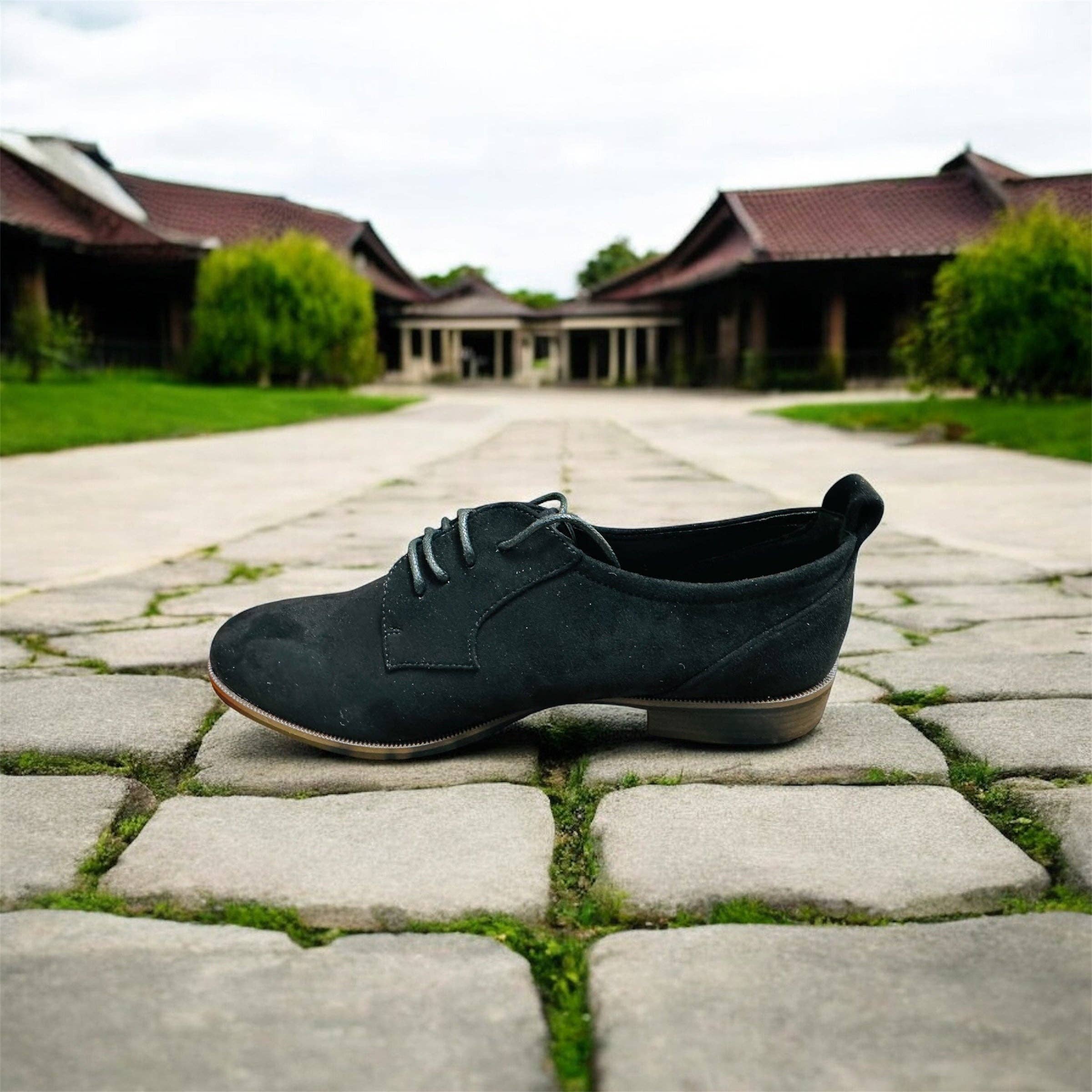 Bellucci women's lace-up shoes in black Manufacturer number: C-402 (Last pieces) for wholesale on Faire2