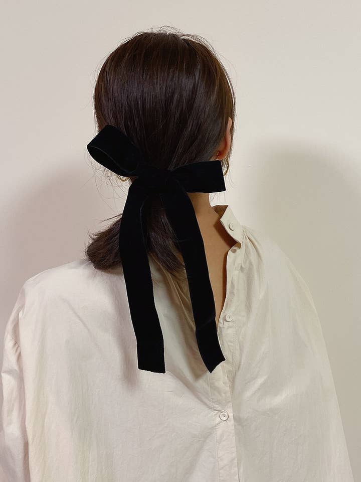 Frenchie - Fiocco per capelli in velluto nero di ET TOI PARIS per la vendita all'ingrosso da parte di ET TOI PARIS