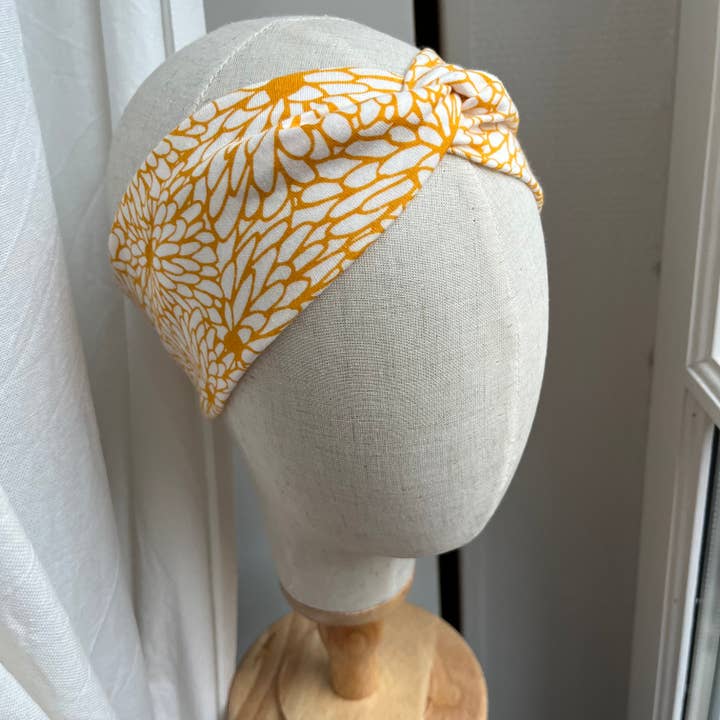 White Flower Headband for wholesale by Les chouchous de Romane