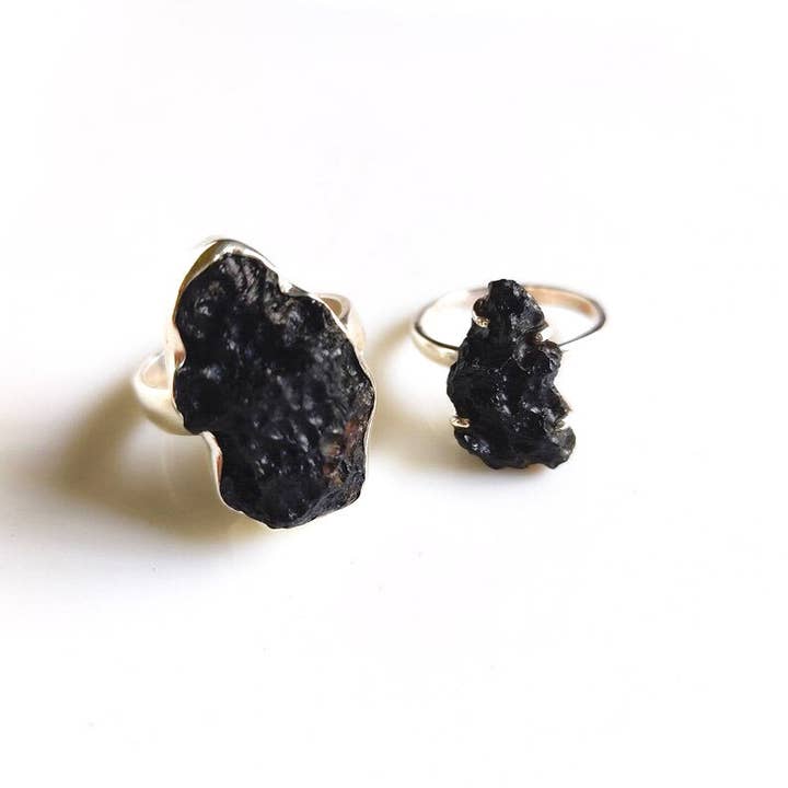 Sacred Ceremony – wholesale Smycken – Hans & hennes tibetanska tektite silverringar