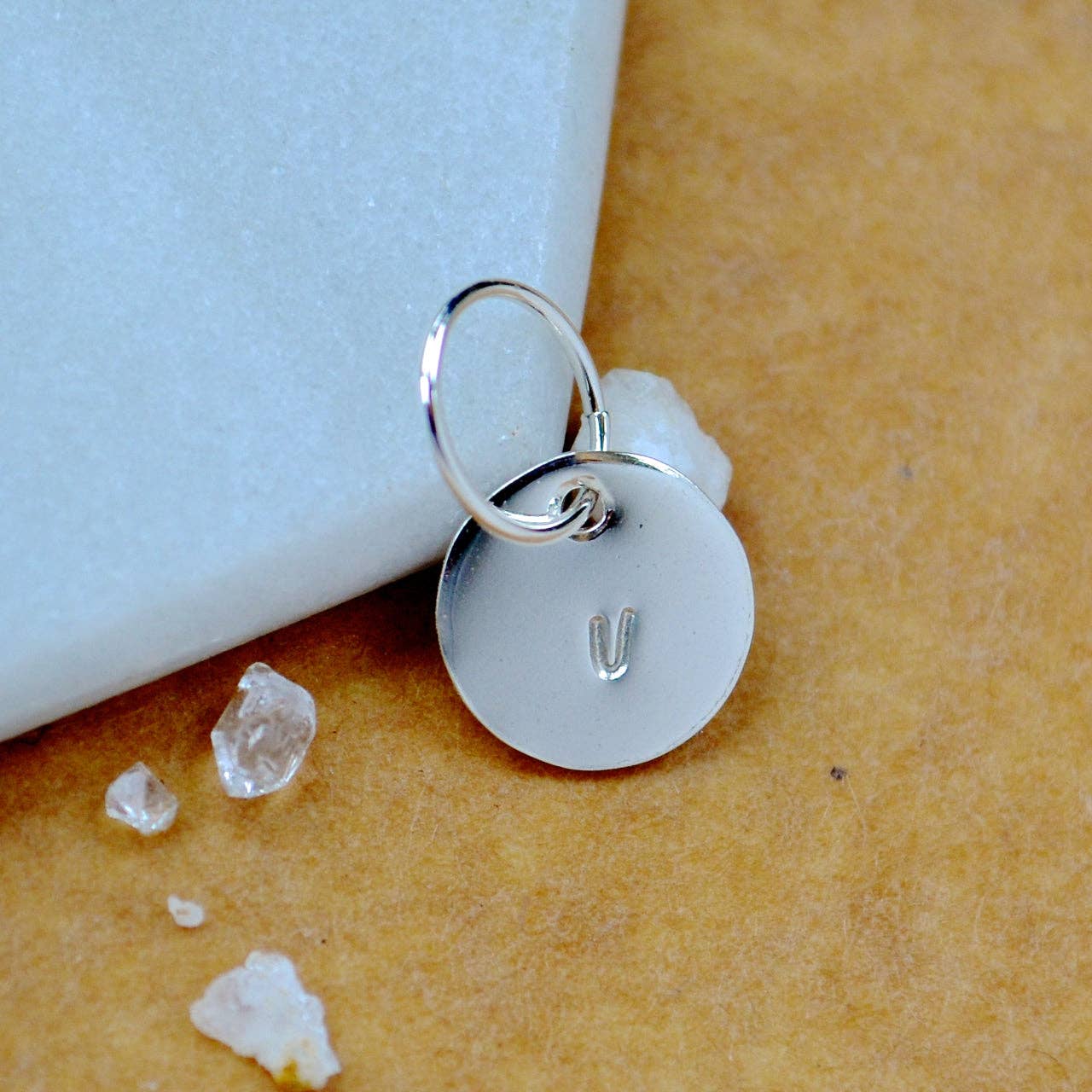 Foamy Wader - Venta al por mayor Abalorios/colgantes individuales - Set de abalorios con letra cursiva en minúscula, con letra cursiva, triple metal73