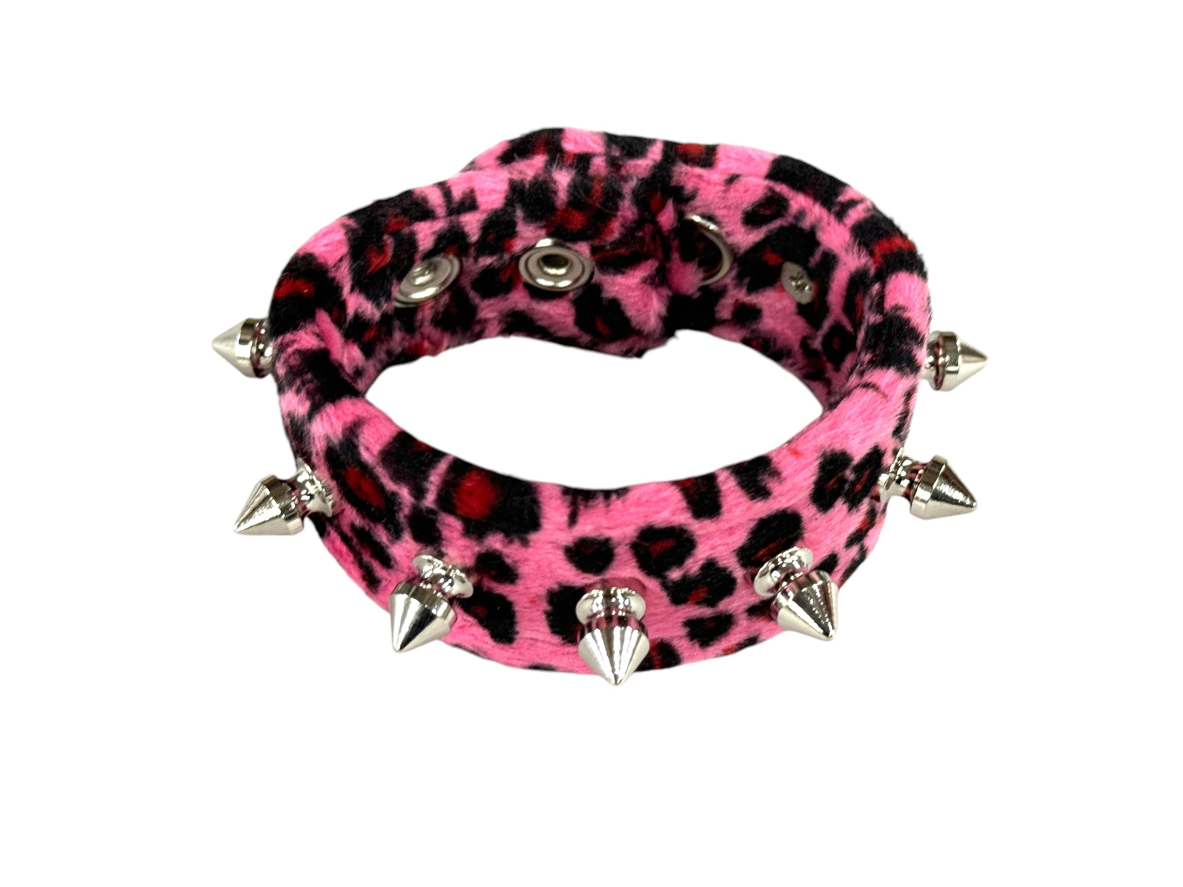 Funk Plus - Vente Bracelet jonc - Bracelet manchette léopard à pointes, 1 rangée, largeur 2,5 cm7