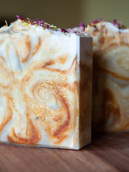 Superbe. Shampooing à l'argile bleue, au curcuma biologique et au savon ACV pour la vente par Chloemason Soap Company