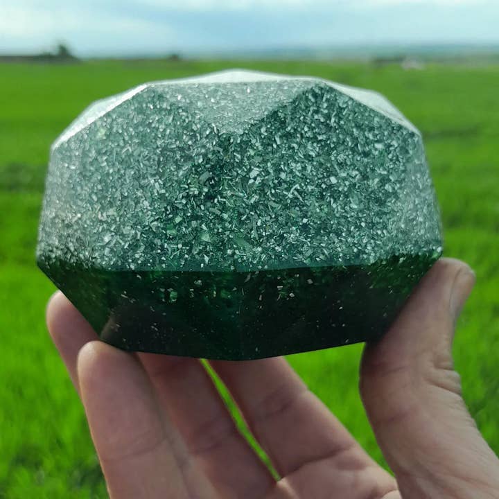 Mundo Orgon - Wholesale Spiritual Stone/Crystal - Green Orgonite Dome - Energy Transmuter