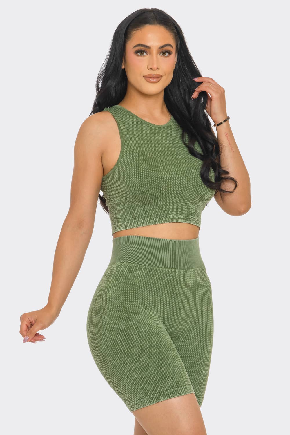 Lime All the Time – wholesale Mjukisset – Dam – Set med 2 delar: kort croptopp och cykelshorts i mineralwash2