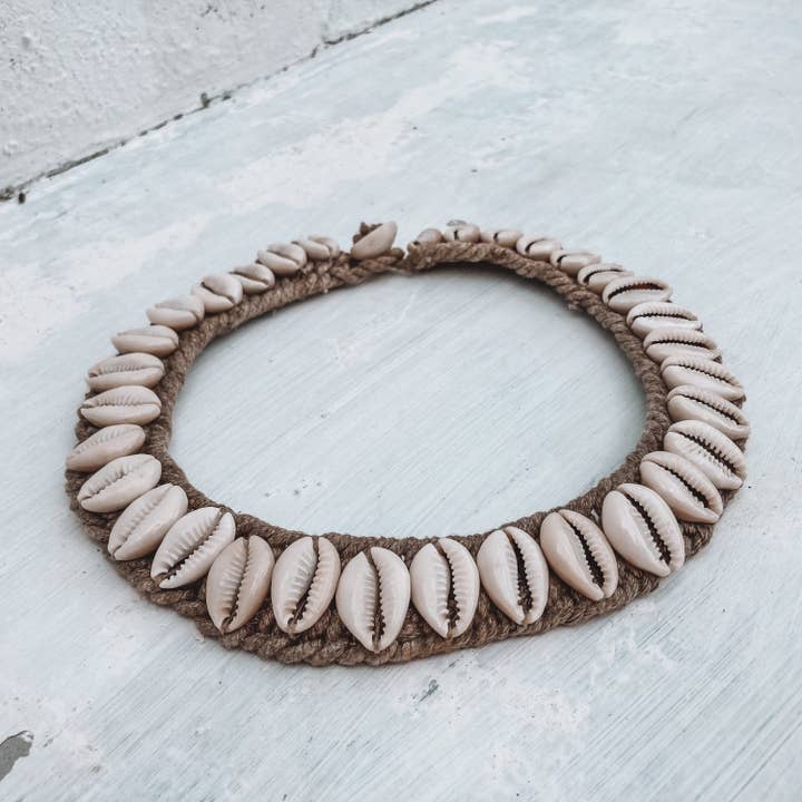 Bonisita – Großhandel Perlenkette – Vintage Kaurimuschel-Halskette aus Papua - 50 cm Länge