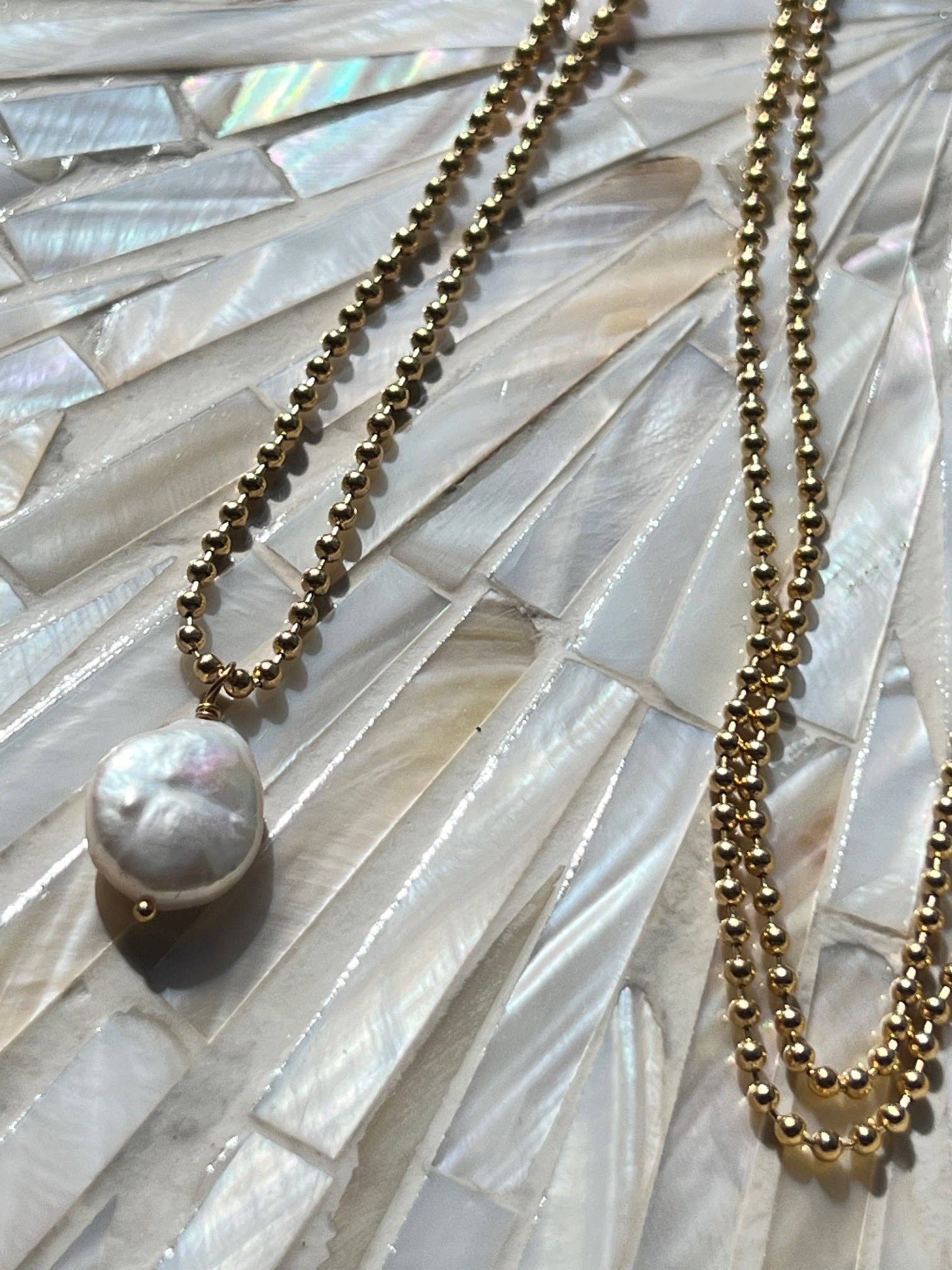 Mein Mantra - Wholesale Pendant/Charm Necklace - Baroque pearl medium with ball chain1