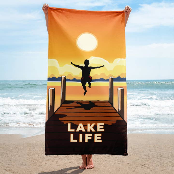 Landmark MN | Serviette de plage Lake Life pour la vente par Legendary Landmark Art Prints