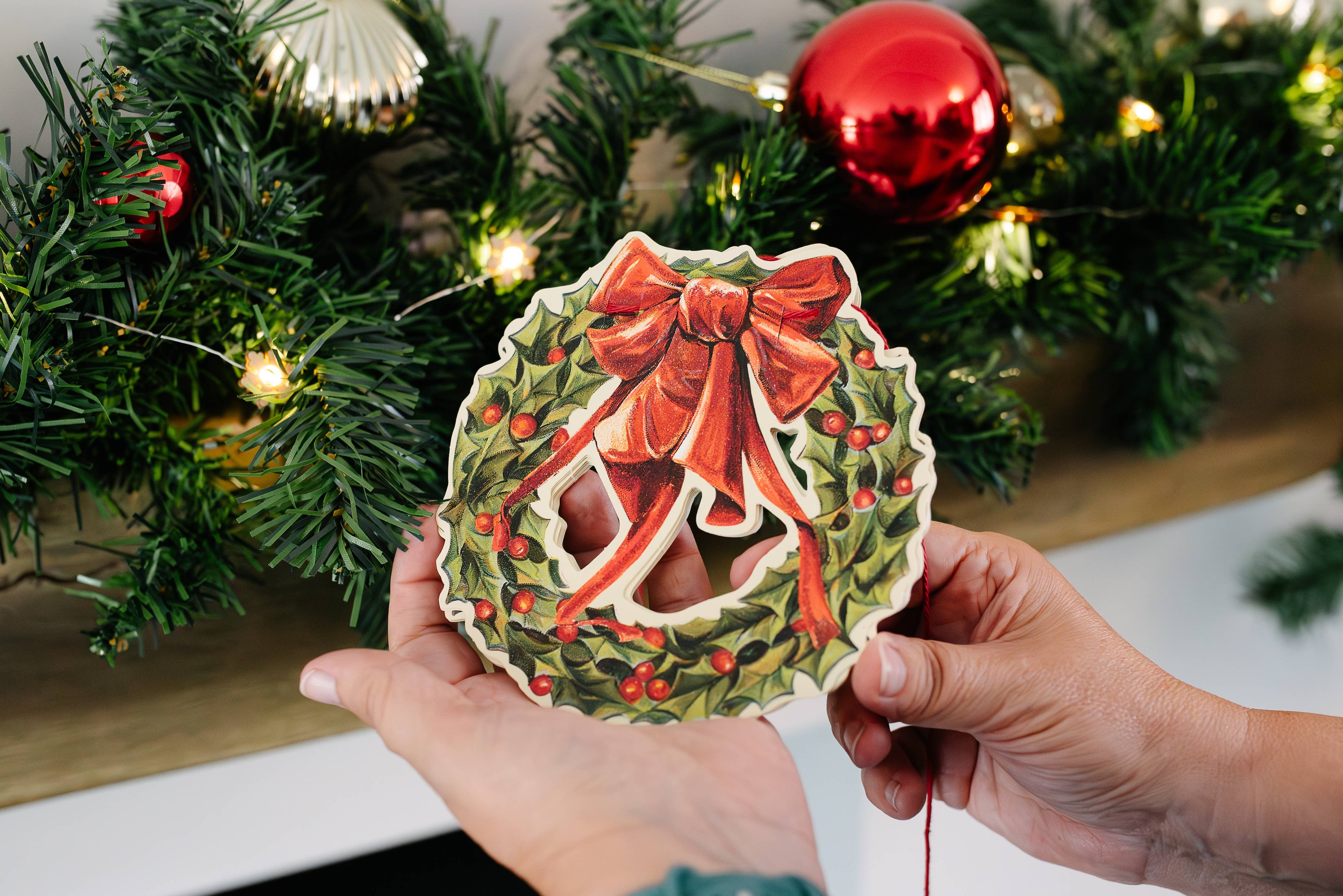 Mamelok - Vente Fanion/guirlande - Guirlande de couronnes de houx de Noël pailletées3