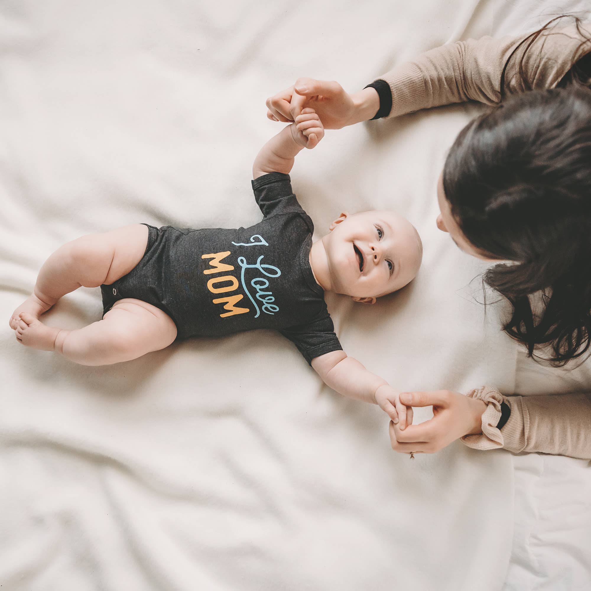 Sweetpea and Co. – Engroshandel Bodysuit - Baby – I Love Mom baby onesie, mors dag gave, babytøj7