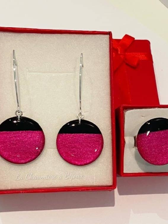 Parure boucles d'oreilles + bague bicolores framboise pour la vente par La Chaumière à Bijoux