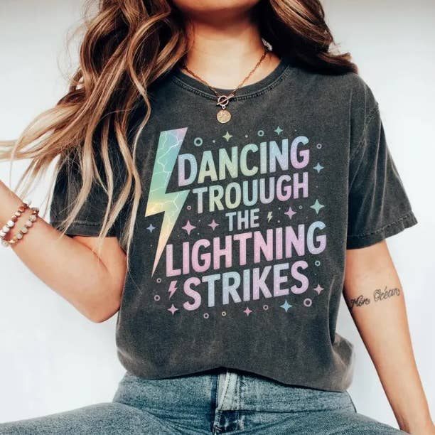 Dansar genom blixtnedslag Lyriktröja-Opalit för wholesale av The Detailed Diva