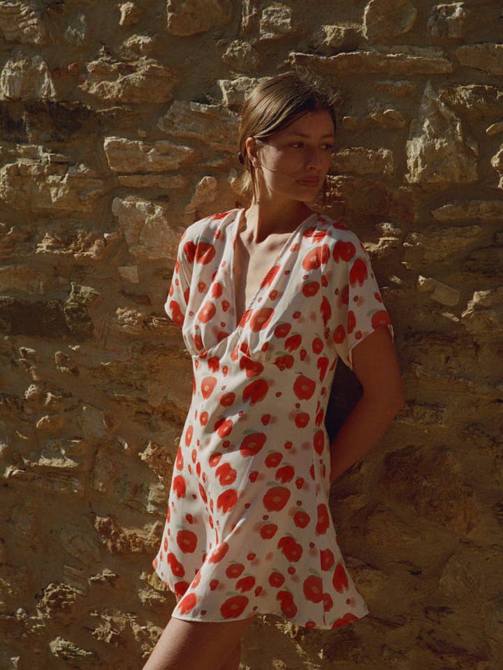 Kort klänning Laura med rött blommönster för wholesale av Nénés