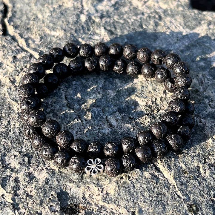 Bracelet à breloques en pierre de lave 6 mm pour la vente par Most Radiant Beads LLC