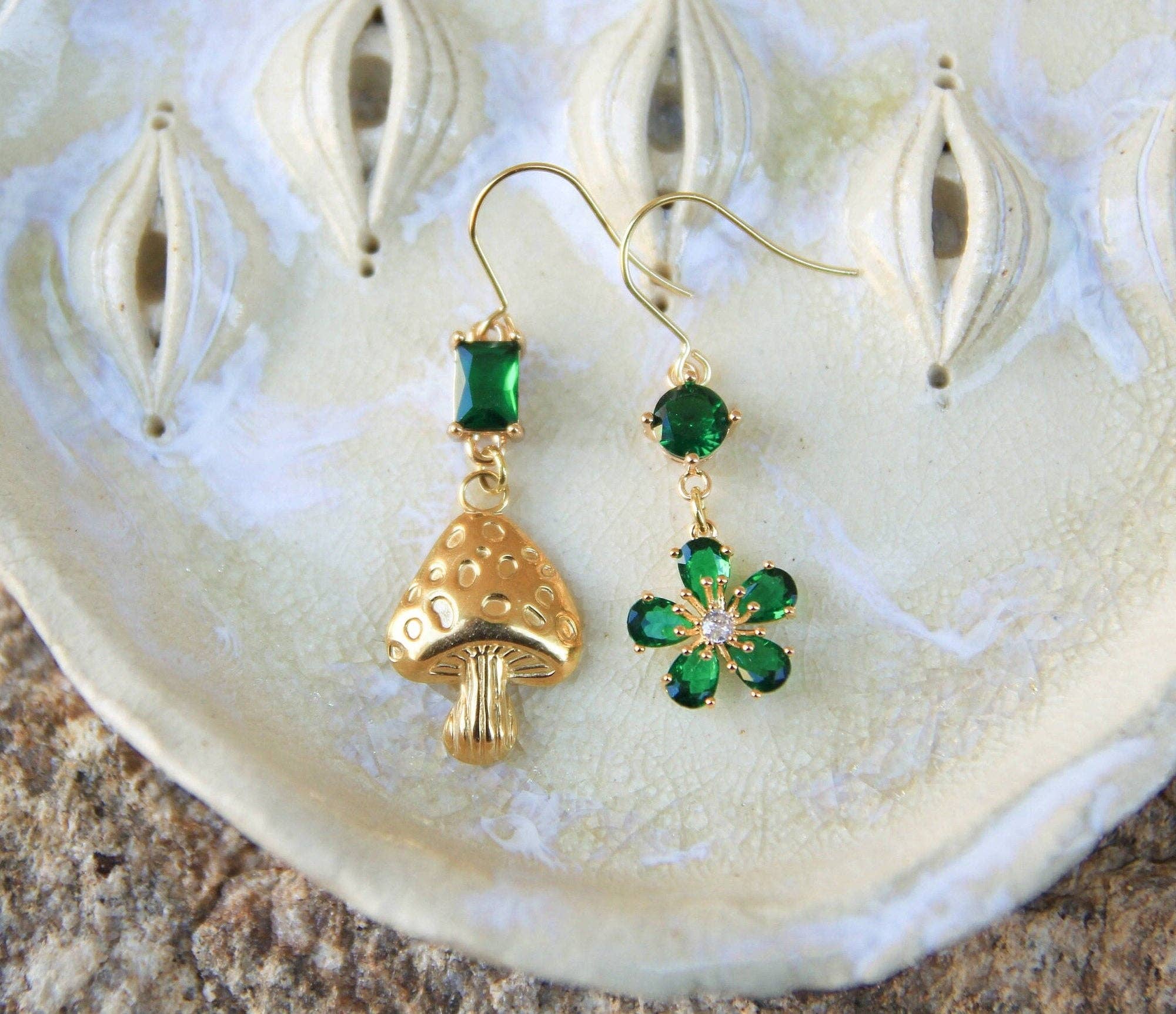 Bo and Ho - Wholesale Dangle earrings - Emerald Green Gold Mushroom and Flower Earrings2