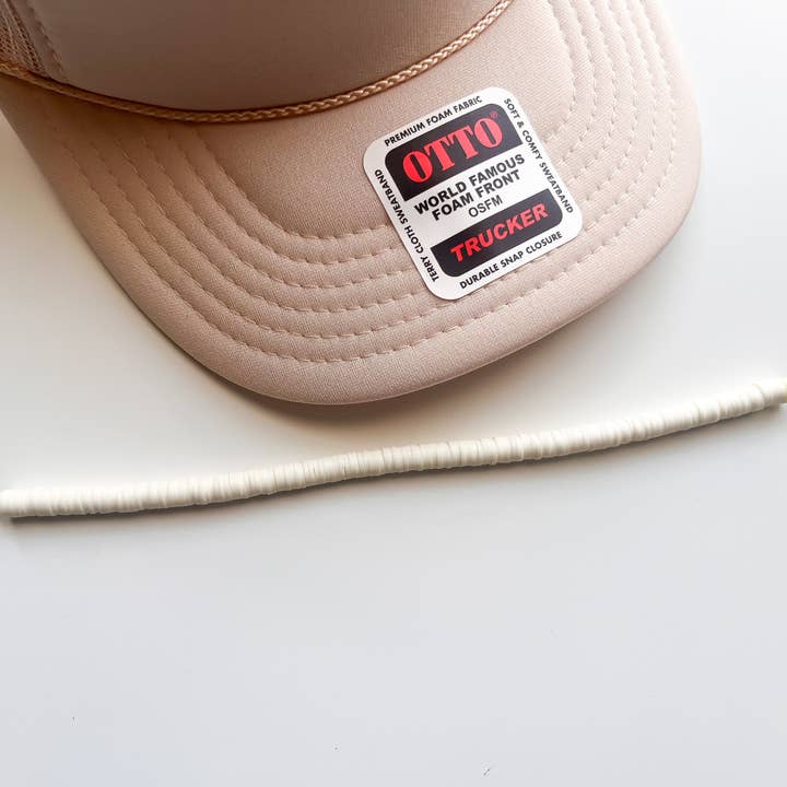 Casquette de camionneur à chaîne en perles d'argile jaune pâle pour la vente par Modern Kane