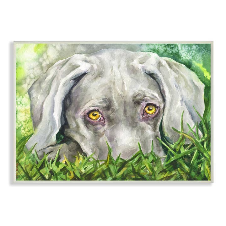 Stupell Industries – wholesale Väggplakett – Weimaraner valp hund vilar i grönt gräs