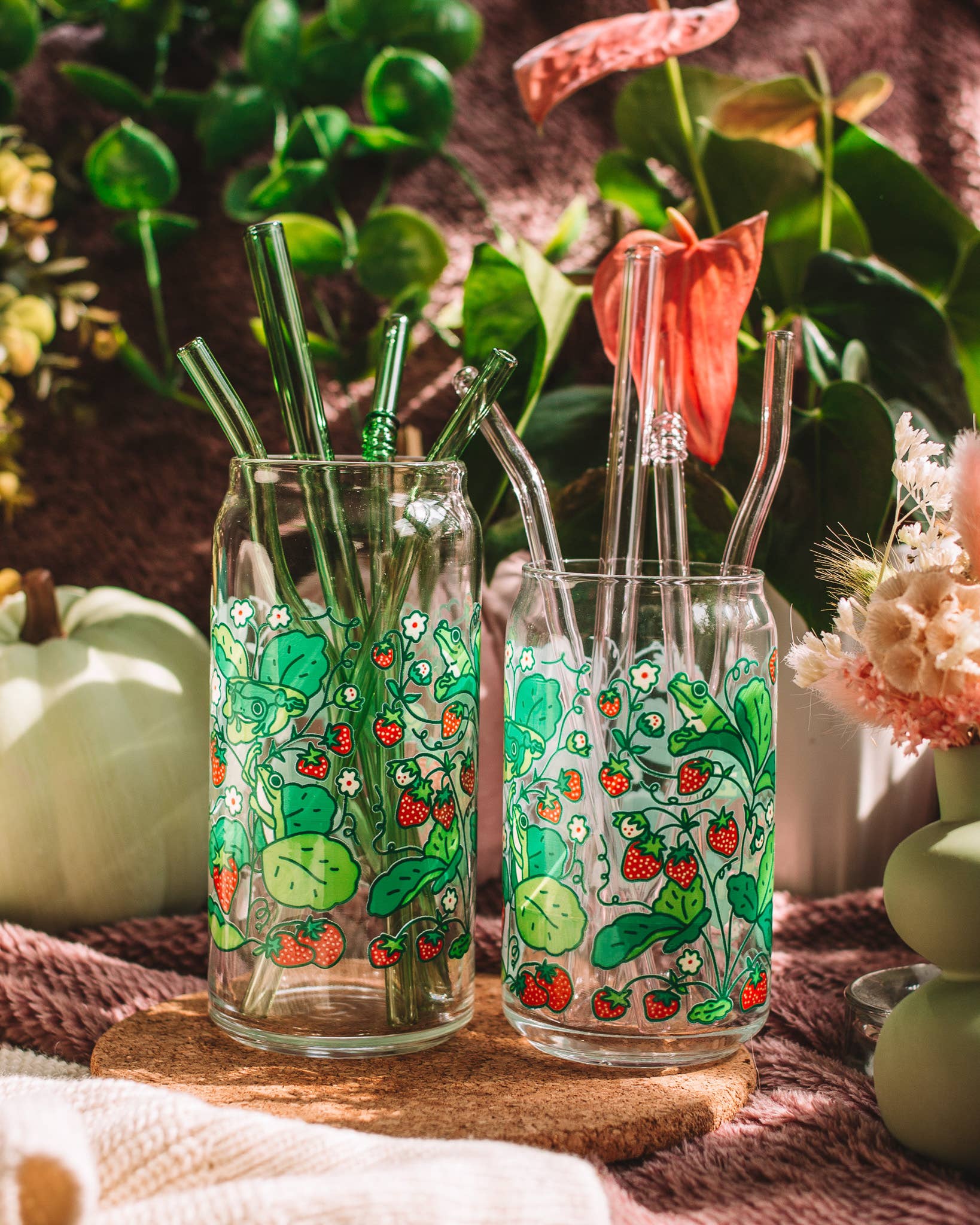 Cheerware – wholesale Drinking glass/cup – Strawberry Frog Can Glass | cottage core, berries & frogs7