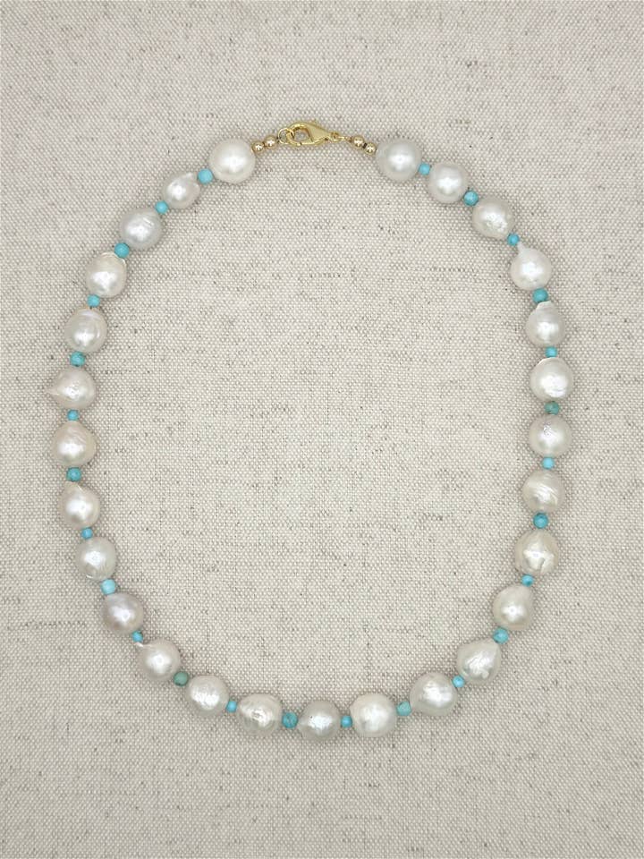 Perlehalskæde med turkise detaljer for engroshandel hos Southern Marc Designs