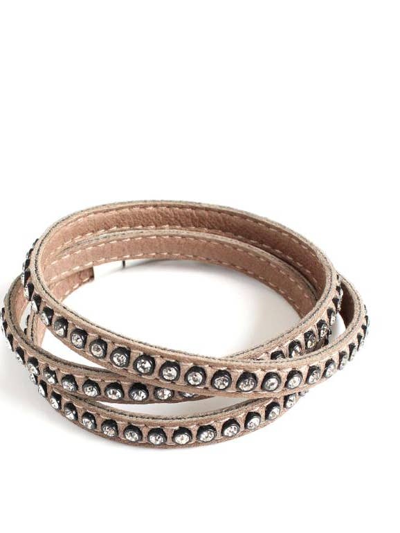 Beige leren armband met drie wikkels en kristallen voor wholesale door DIGE DESIGNS