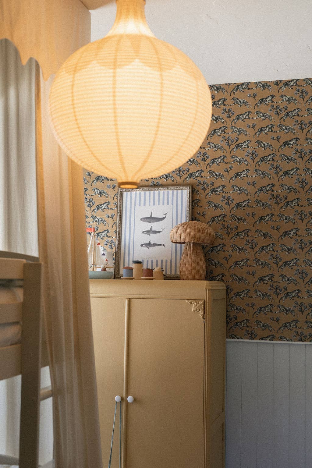 Petal Lane Home – wholesale Konsttryck – Valar på ränder Inramad antik konst3